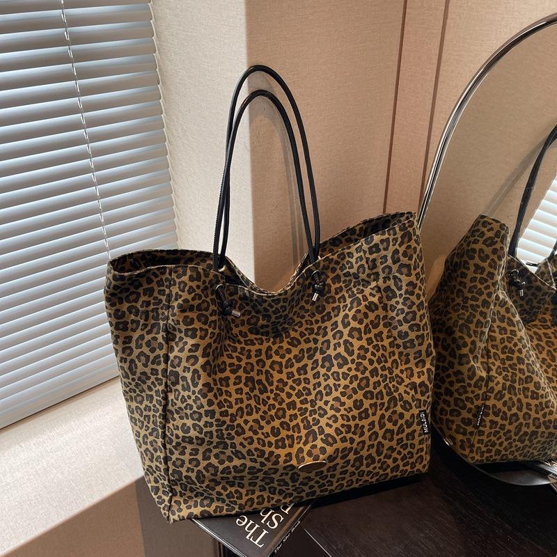 Casual Large-Capacity High-End Sense Versatile Exquisite Single Shoulder Simple Leopard Print Autumn New Women'S Portable Tote Bag