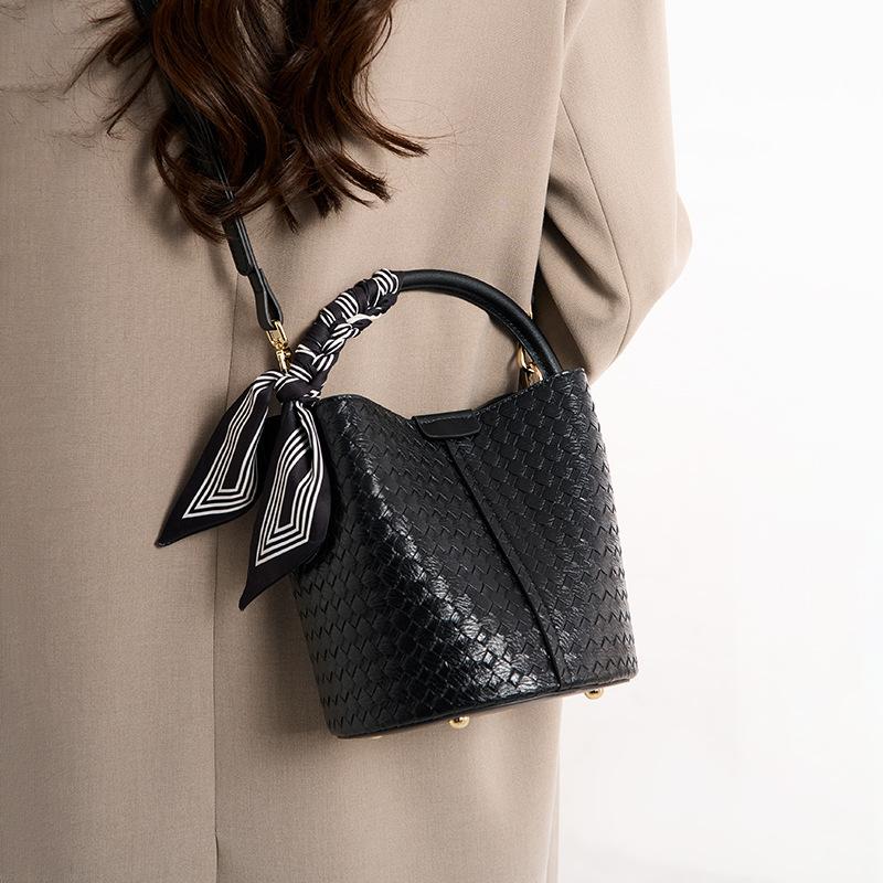 Premium Woven Bucket Bag Women'S Autumn And Winter Retro Versatile Shoulder Bag Commuter Messenger Bag