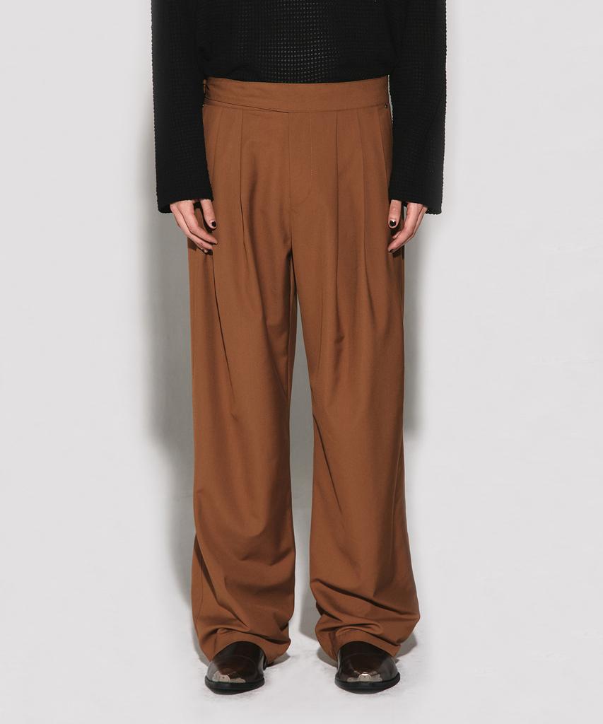 Weseullihyuseuteon Three Tuck Gurkha Slacks Brown