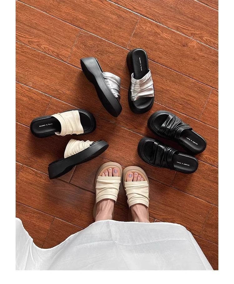Pleated thick-soled outer wear cool slippers women's 2025 summer new fashion versatile casual one-pedal beach slippers