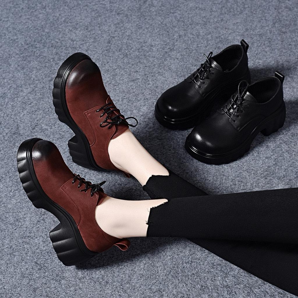 Plateauschuhe Damen 2025 Frühling neue Schnürschuhe kleine Lederschuhe Europäischer und amerikanischer Stil Muffinabsatz Einzelne Schuhe wasserdichte Tisch dicker Absatz l