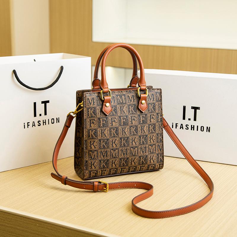 

New women s bag high-end printing large-capacity small square bag fashionable and versatile portable shoulder messenger bag