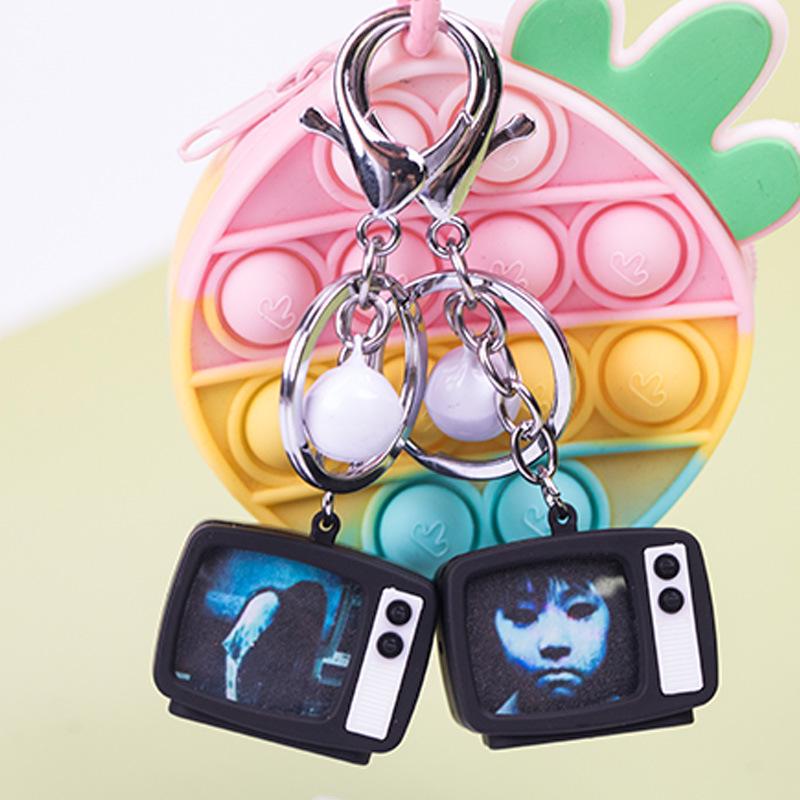 

Flashing TV Horror Prank Cartoon Keychain - Cute Bag Accessory Rectify Snowflake