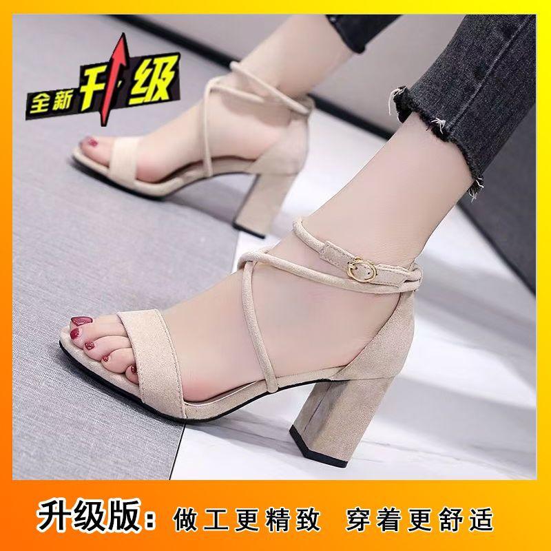 

Интернет-знаменитости ins туфли на высоком каблуке с пряжкой в одно слово высокой ценности 2024 новая модная универсальная студенческая модель на толстом каблуке римские сандалии женские 43