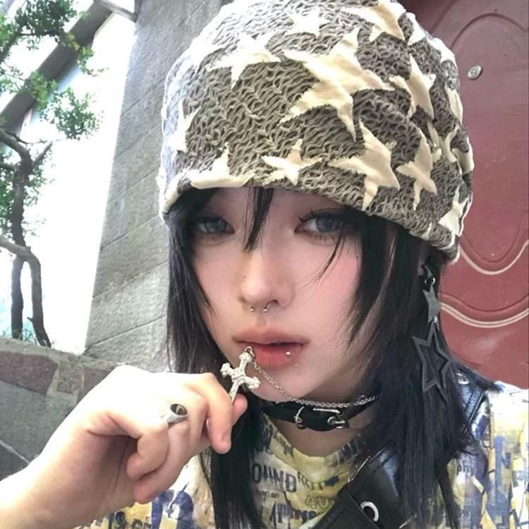 Wasteland-Inspired Y2K Lucky Star Bandana: Spicy Girl Subculture Silk Scarf for Women, Street Hip-Hop Style