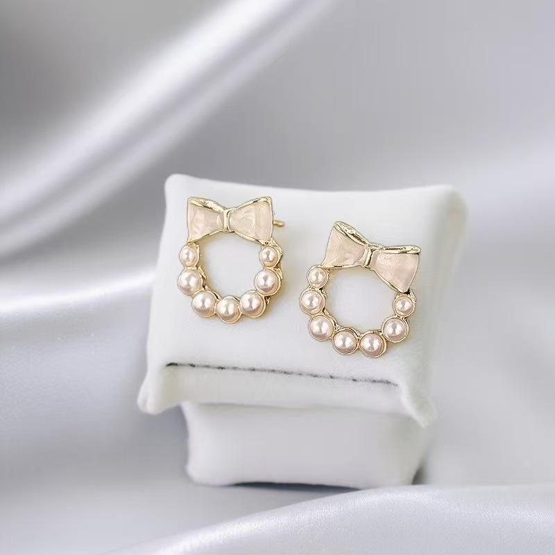 Women's Light Luxury Bow Pearl Stud Earrings - Chic, Versatile, and Sweet Oil Drop Design