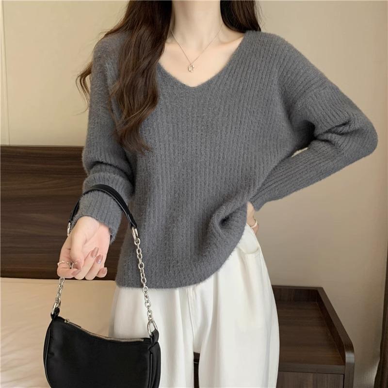 White Women's Retro V-neck Long-sleeve Knit Sweater - Loose, Trendy Autumn/Winter Base Layer