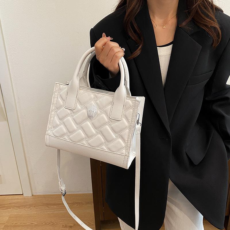 New high-end bag Snakehead embroidery thread killer bag portable shoulder women's bag