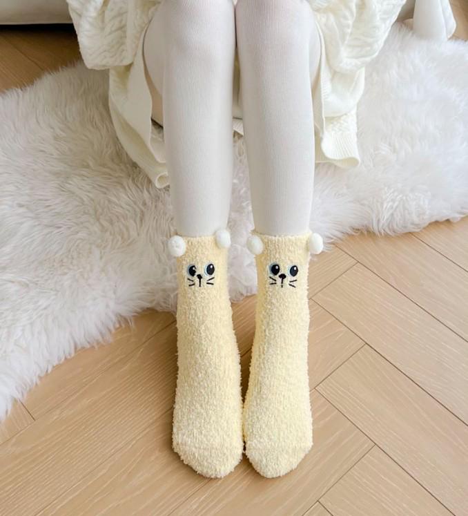 Japanese Coral Fleece Bear Cartoon Mid-Calf Socks - Autumn/Winter, Non-Shedding Sleep Socks