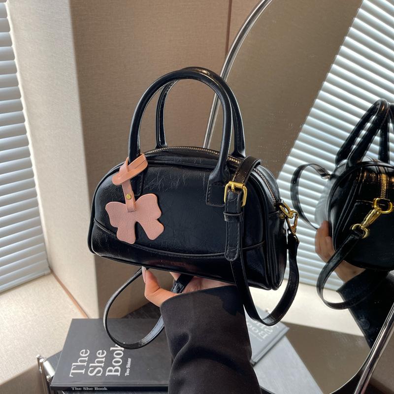 

High-end niche bag women s new spring and summer shoulder messenger bag fashion portable bowling bag чёрный