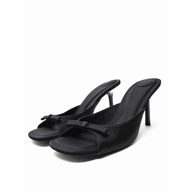 2025 yaz yeni kadın ayakkabıları fiyonk süsleme siyah yüksek topuklu sandaletler ince topuklu dış giyim kelime serin terlikler kadın