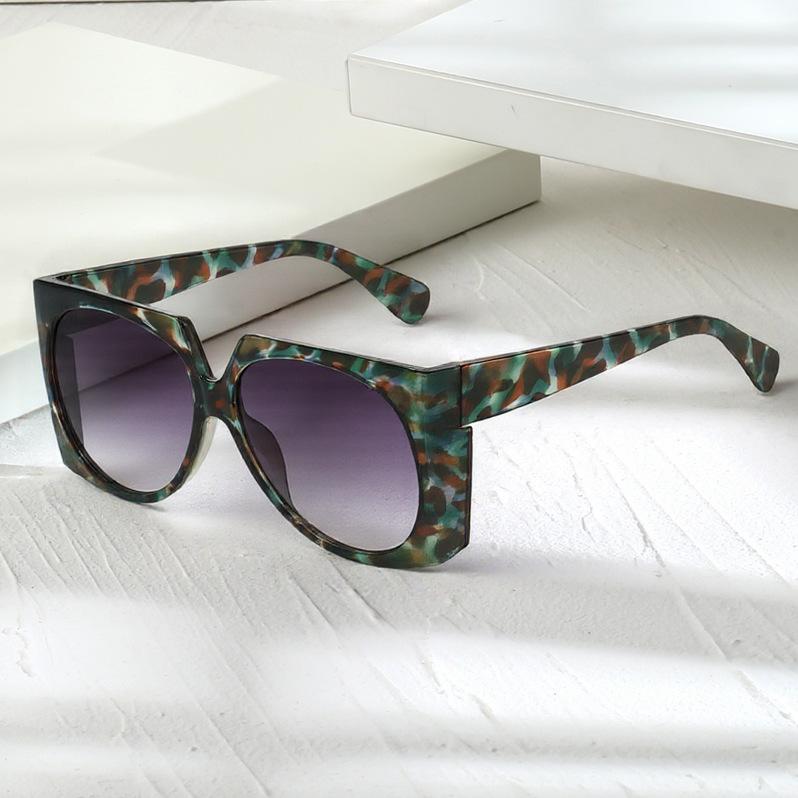 New fashionable square simple contrasting color large frame sunglasses ins trendy personality versatile street shot sunscreen sunglasses