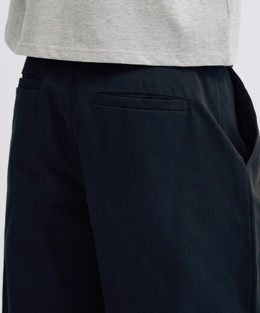 TAKEASY One-Pleat Barrel Fit Cotton Pants (Black)