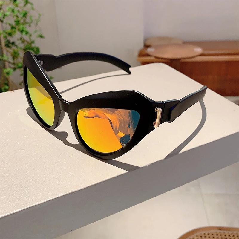 Big Frame Vintage Cat Eye Sunglasses Women Men Luxury Designer Sun Glasses Punk Rivet Shades Outdoor Goggle