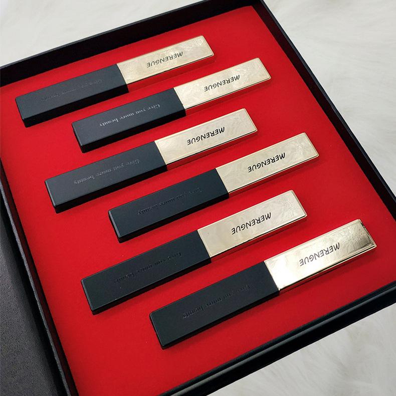 Tanabata Valentinstag Hot Send Girlfriend Small Gold Bar Thin Tube Matte Matte Matte Neue Farbe Lippenstift Lasting Students Set