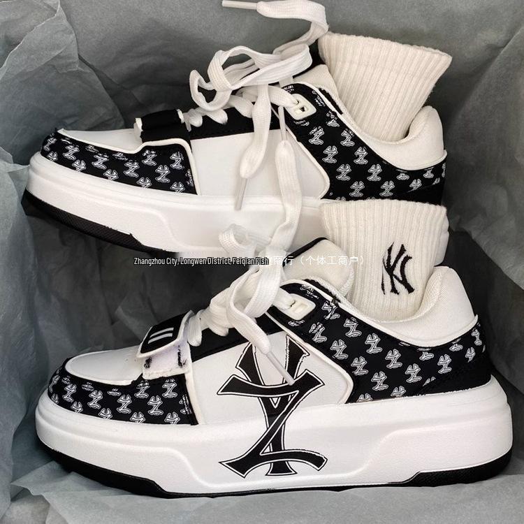 2025 Men's White Lightweight Versatile Thick-Soled Casual Sports Shoes