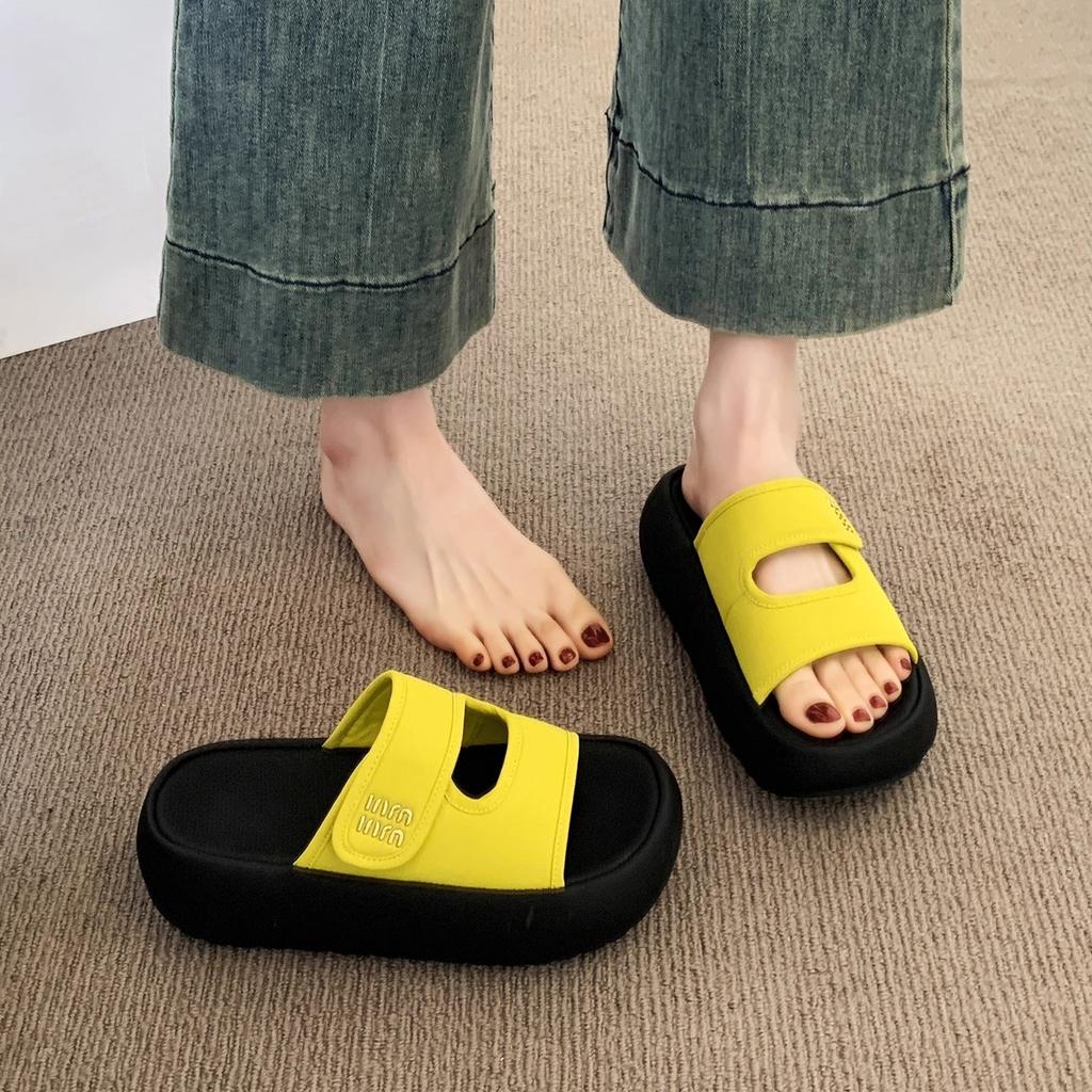 Sandali con plateau per l'estate, super trendy con la gonna, piedi non stanchi, scarpe romane nere a suola morbida