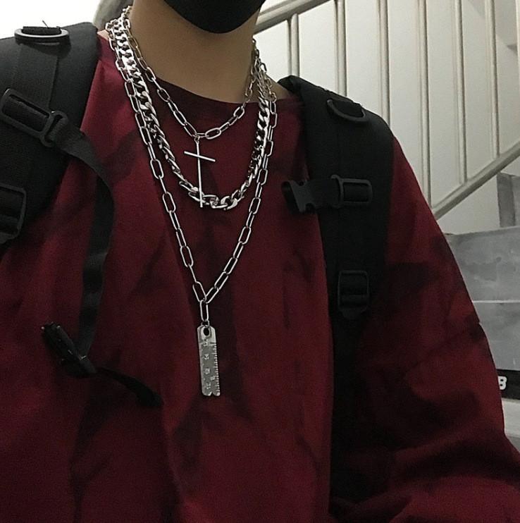 Minimalisticky navržený vícevrstvý přívěsek, módní a personalizovaný pro ženy, se zlatými korálky, kruhovými čepelemi a náhrdelníky