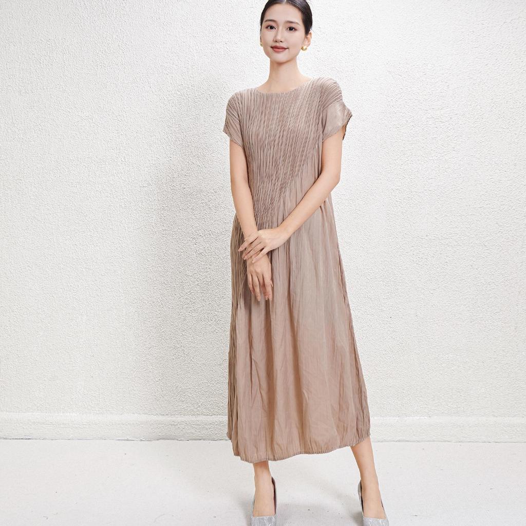 Miyake Summer Sleeveless Pleated A-Line Dress with a Waist-Cinching Round Neck Design