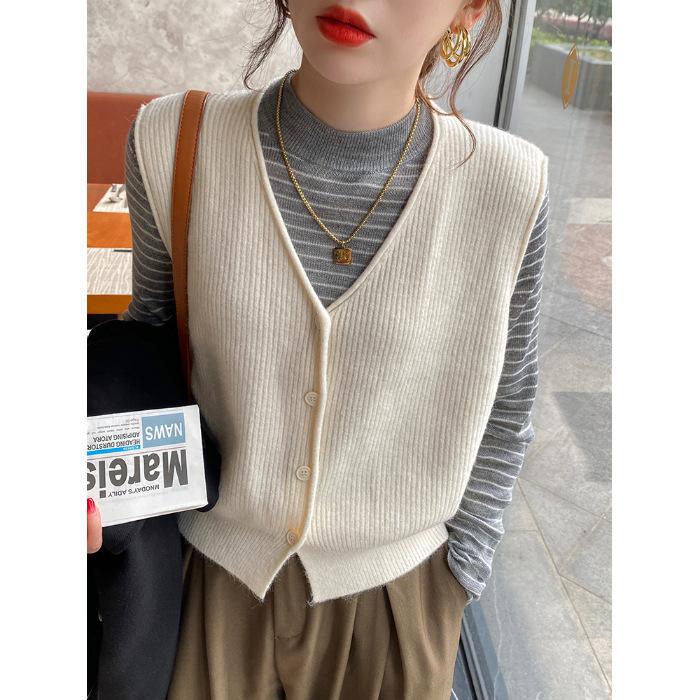 Knitted vest, vest, women's new vest in autumn and winter, stacked with foreign style fashionable sleeveless sweater and jacket