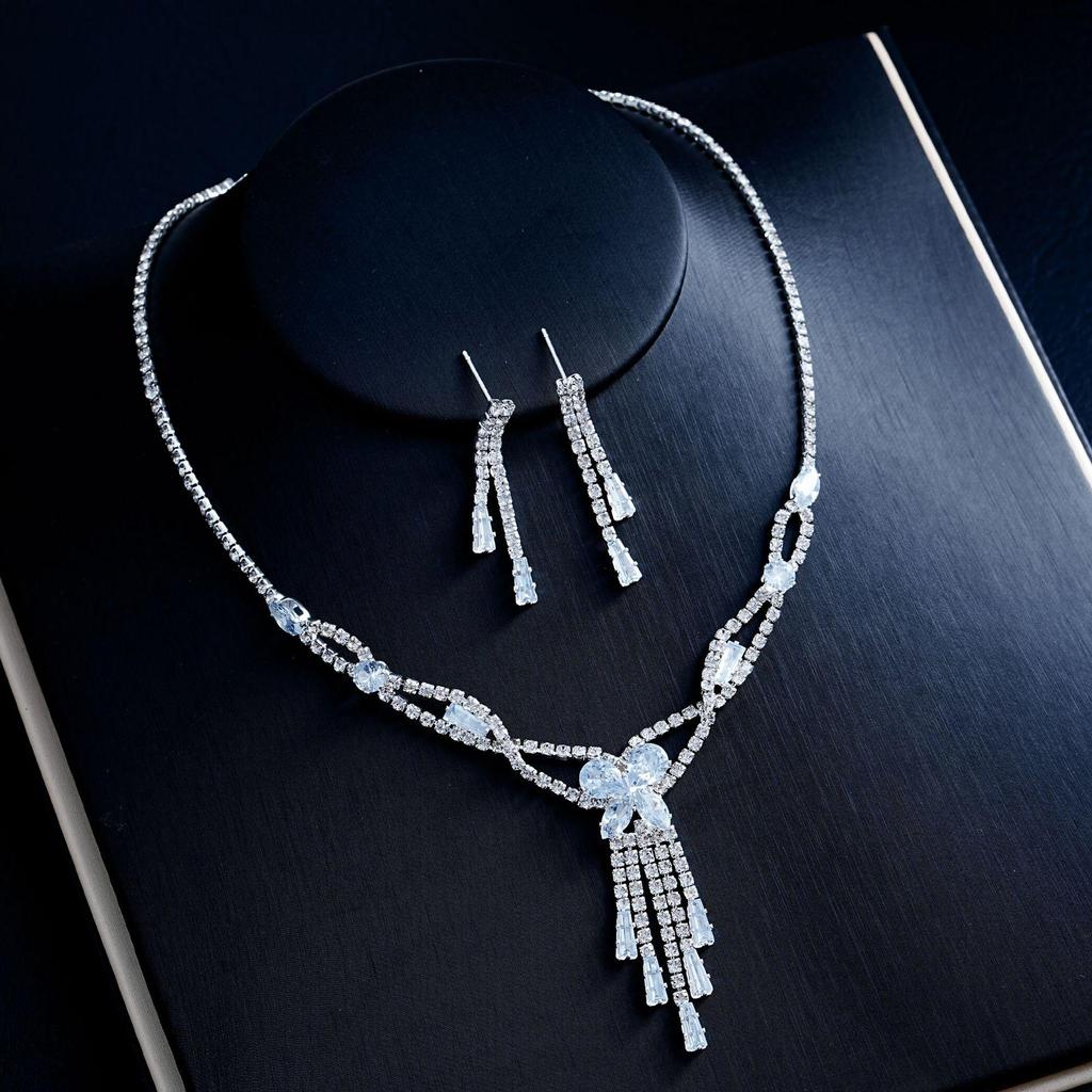 European American Bridal Rhinestone Jewelry Set: Three-Piece Necklace, Earrings, and Claw Chain for Banquets