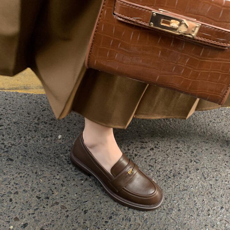 New round head leather large size single shoes women's low heel non-slip thick sole comfortable fashion sheepskin women's shoes four seasons small le