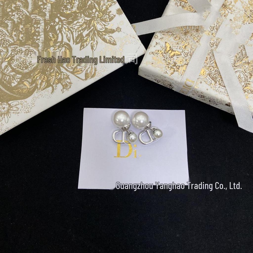 Seiko D.Home Hochwertige CD Letter Perlenstecker Ohrringe für Damen - Modischer High-End Schmuck