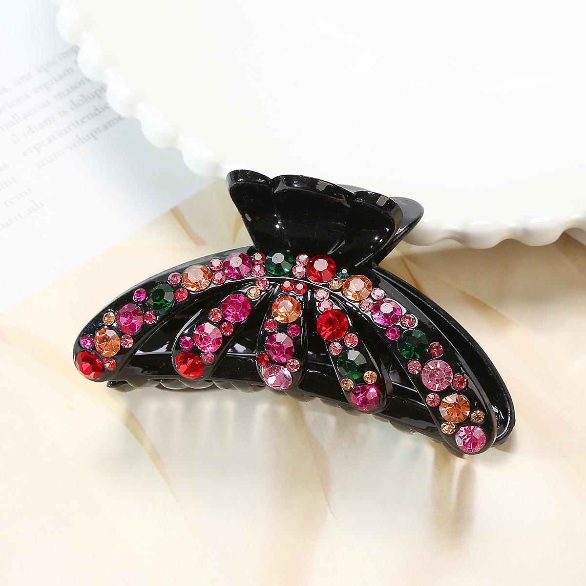 

Large Clip Hairpin, with A Girl s Hairstyle, At The Back of The Head, with A Washcloth Pattern, with A Clasp To Hold The Loose Hair Together. різнокольоровий