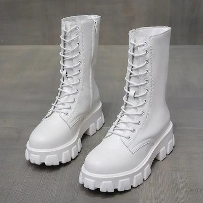 2024 Scarpe invernali da donna Stivali bianchi Moda autunnale Stivali gotici in pelle PU con plateau Stivali punk da combattimento a metà polpaccio per stivaletti da donna