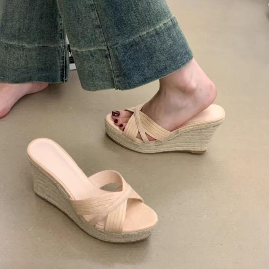 Thick bottom heightening straw weaving slope heel cool slippers women's summer wear 2025 new large size versatile fairy wind beach slippers