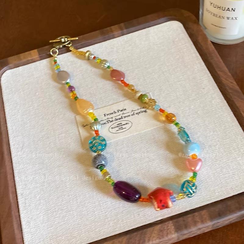 

Ethnic-style dopamine-colored glass beaded necklace for women, autumn and winter vintage collarbone chain, niche high-end accessory X1556Color