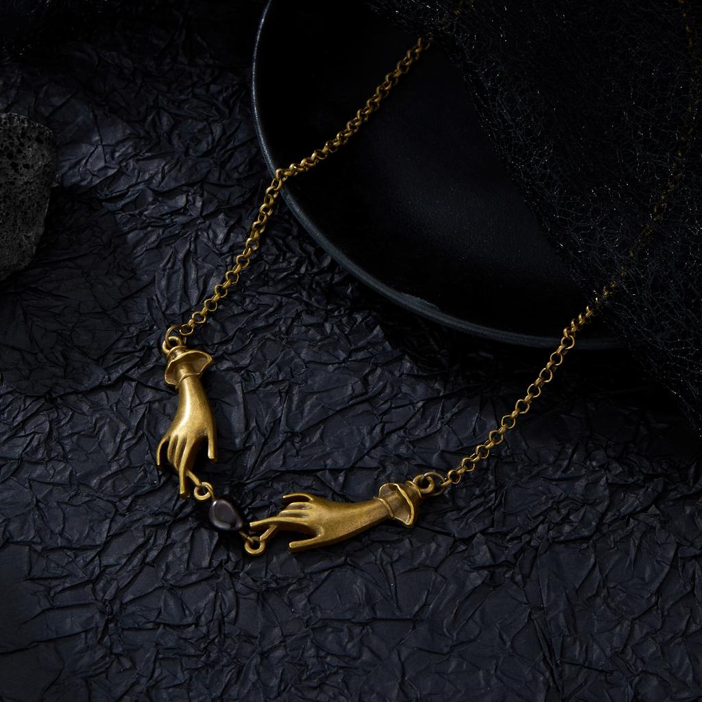 European and American Retro Witchcraft Chain Necklace Gothic Magic Hand Personalized Hip-hop Party Halloween Accessories Zircon