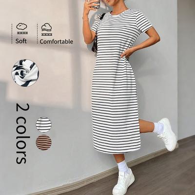 Vestido Listrado com Fenda de Manga Curta e Gola Redonda Feminino Primavera/Verão
