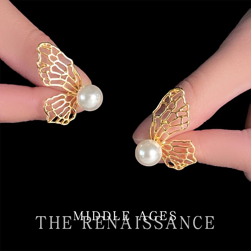 

Light medieval French hollow butterfly pearl stud earrings light luxury literary spring earrings earrings
