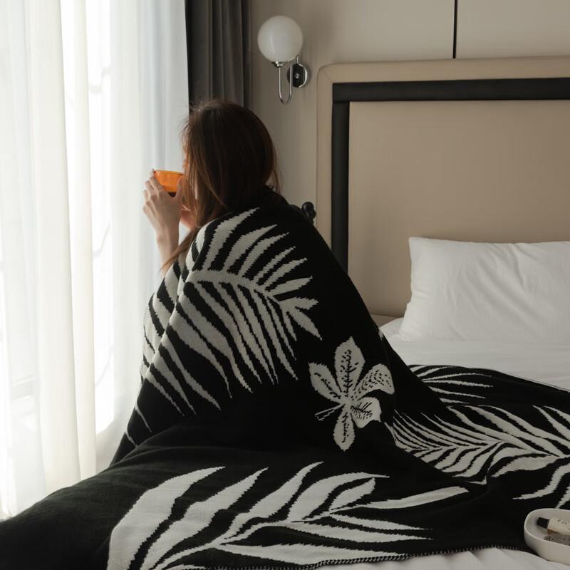 OEING Light Luxury Knitted Throw Blanket 130x170cm