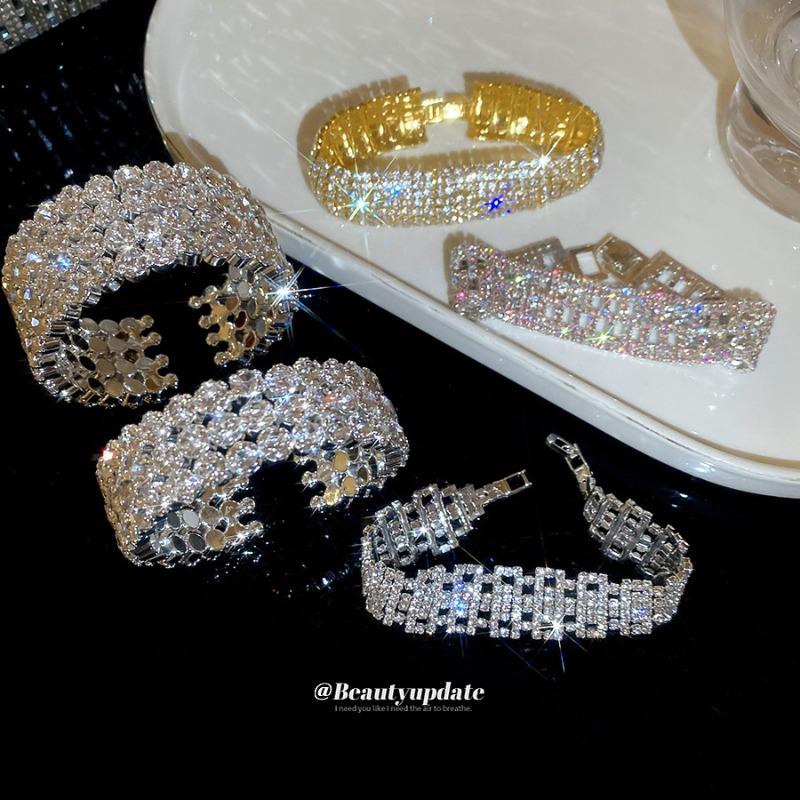 Metal diamond-set round opening bracelet, court style niche temperament bracelet, light luxury and high-end jewelry.