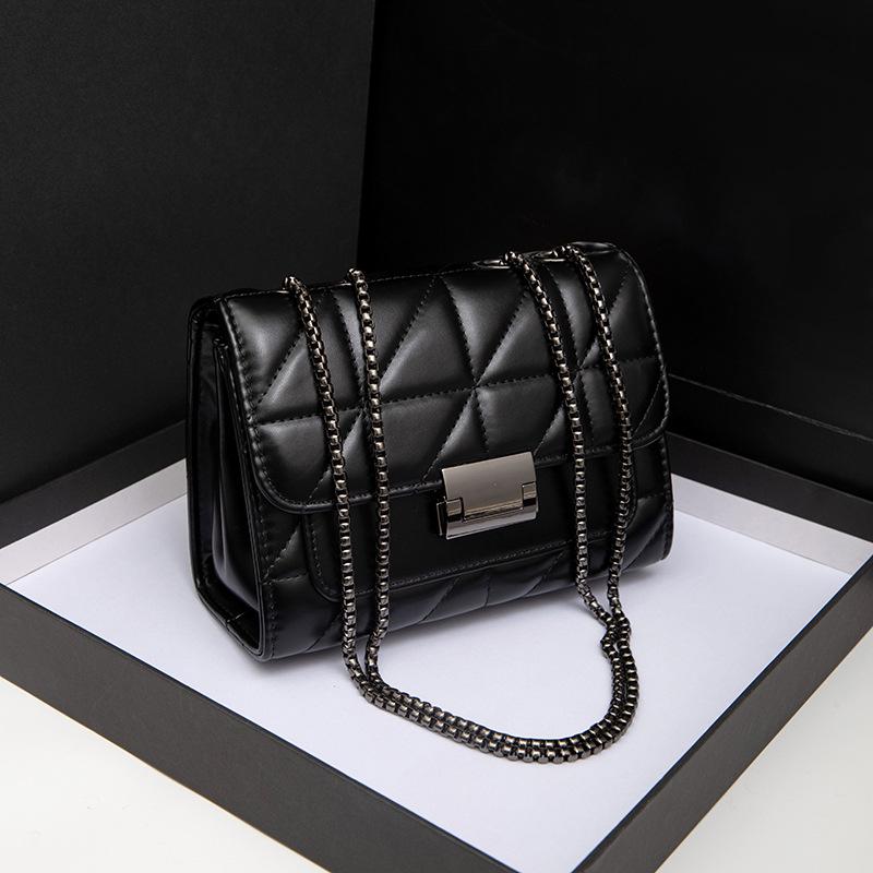 Hong Kong Style Retro Women's Crossbody Bag  New Fashionable and Versatile Chain Bag  Fashionable Diamond Shoulder Bag