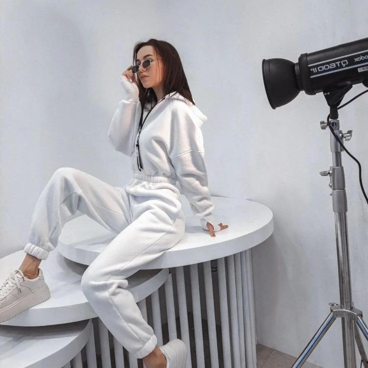 Women Solid Color Loose Long Sleeve Hooded Jumpsuit V Neck Wide Leg Pants Suit Autumn Winter Casual Outfit