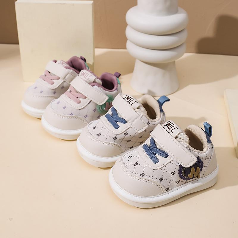 Children's Lightweight Toddler Shoes with Soft Soles and Light-up Leather Sneakers Non-slip Shoes