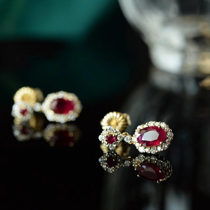 Light Luxury Earrings for Women, Retro French Earrings, Palace Style, Exquisite Red Colored Treasures