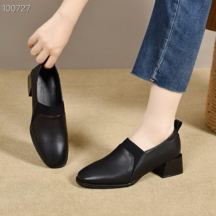 Square head small leather shoes women's 2025 simple temperament European and American style sheepskin loafers, one pedal, middle heel elastic mouth