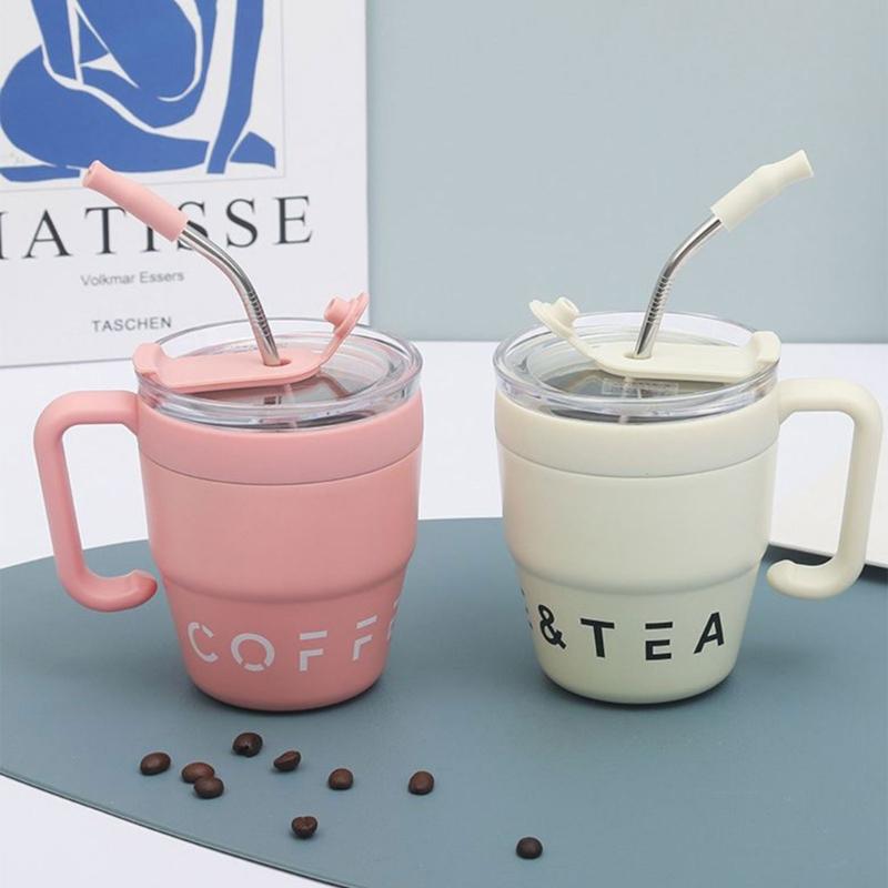 Inovativní hrnek na kávu s uchem a víčkem se slámkou 480ML Láhev Materiál nerezová ocel Hrnky se slámkou na nápoje