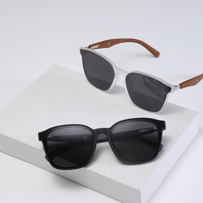Retro Wood Grain Polarized Sunglasses with UV Protection