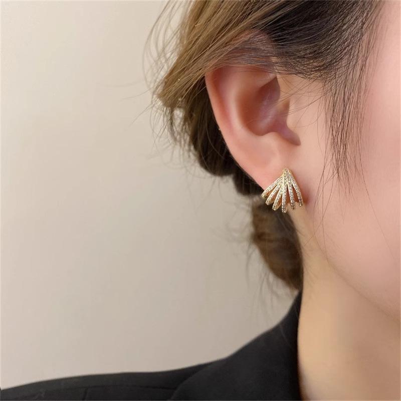 Light luxury high-end Hepburn style slightly inlaid zircon earrings, women's temperament versatile stud earrings, new popular earrings