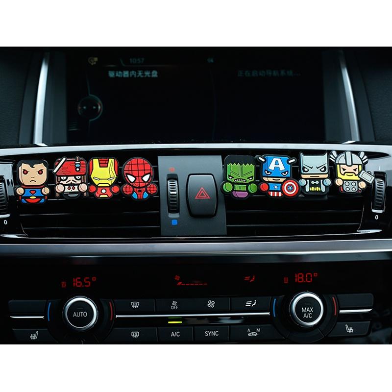 Roztomilý kreslený osvěžovač vzduchu do větrací mřížky s prémiovou vůní pro interiér vozu