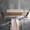 Stojak na ręczniki z litego drewna Szczotkowane złoto Łazienkowy wieszak na ręczniki Wiszący regał Lekki luksus Łazienka Orzech Stojak na ręczniki kąpielowe Półki