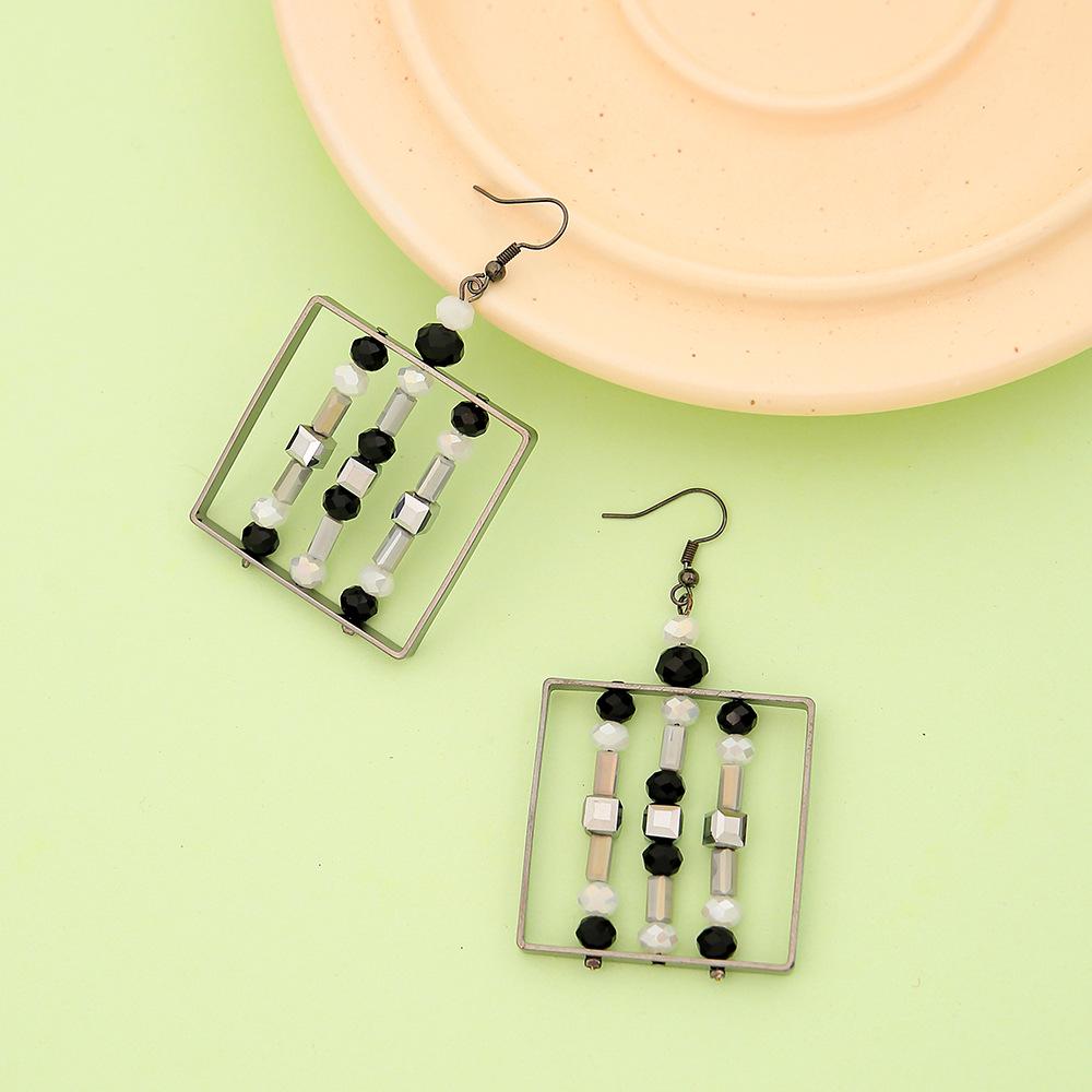 

Exaggerated Design: Square Hollow Color Block Glass Beaded Earrings for Women черный серый