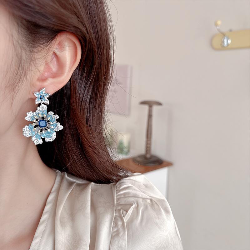 Women's Light Luxury Design Elegant Inlaid Zircon Flower Earrings Fashionable And Versatile Niche Design Earrings