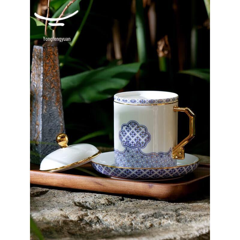 Yongfengyuan "Peaceful World" Ceramic Lidded Cup Set