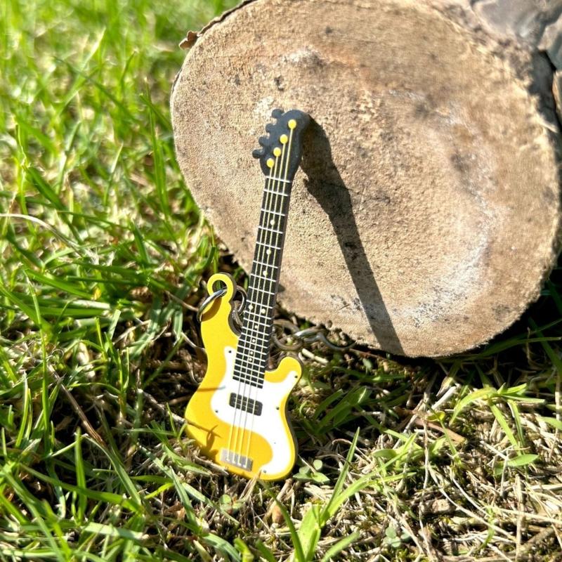 Metal Color Stainless Steel Guitar Car Keychain Small Fresh Novel Round Buckle Accessories Student Bag Pendant Decor